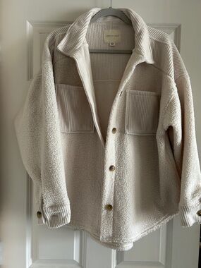 American Eagle Outfitters Cream Sherpa Shacket M